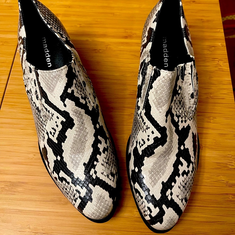 Madden Girl Womens Bruin Round Toe Ankle Snakeskin Fashion Clogs +a gift